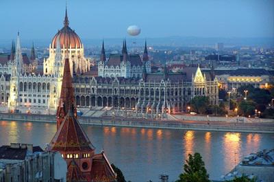Mi lenne a jó Budapest-márkastratégia?