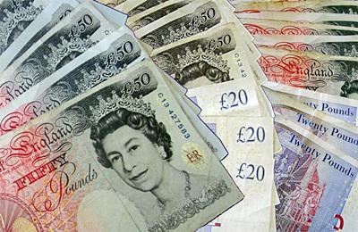 Fellép a brit kormány a túl magas vezetői fizetések ellen