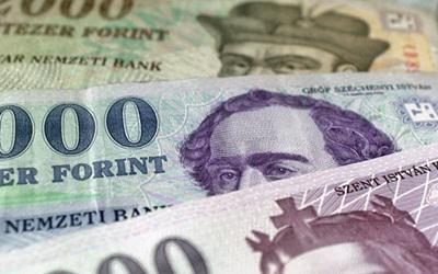 Gyengült a forint kora reggel
