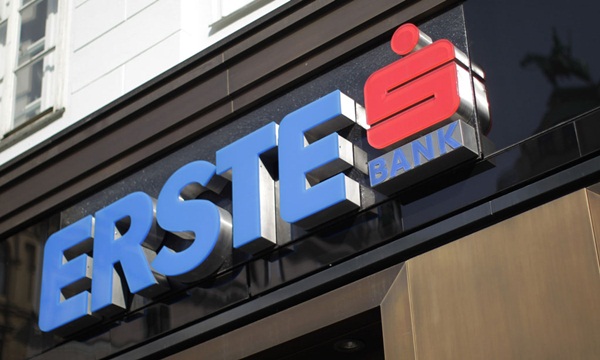 Hitelük fixesítésére biztatja lakossági ügyfeleit az Erste Bank