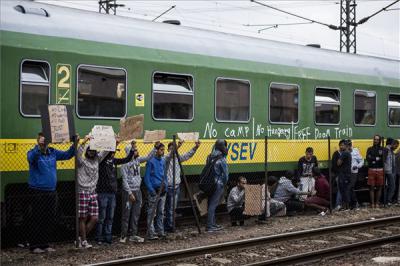 A kormány korlátozná a menedékkérők szabad mozgását