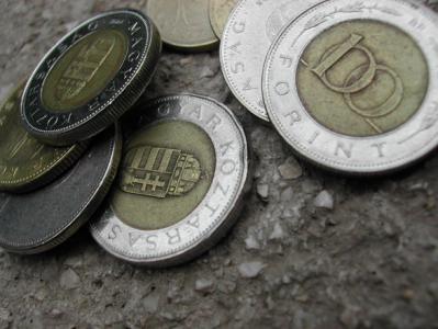 Kapaszkodik a magyar forint