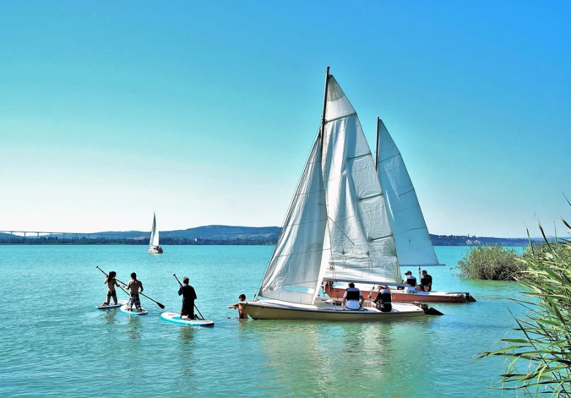 45 százalékkal több vendégnek örülhettek a Balatonnál az idén pünkösdkor