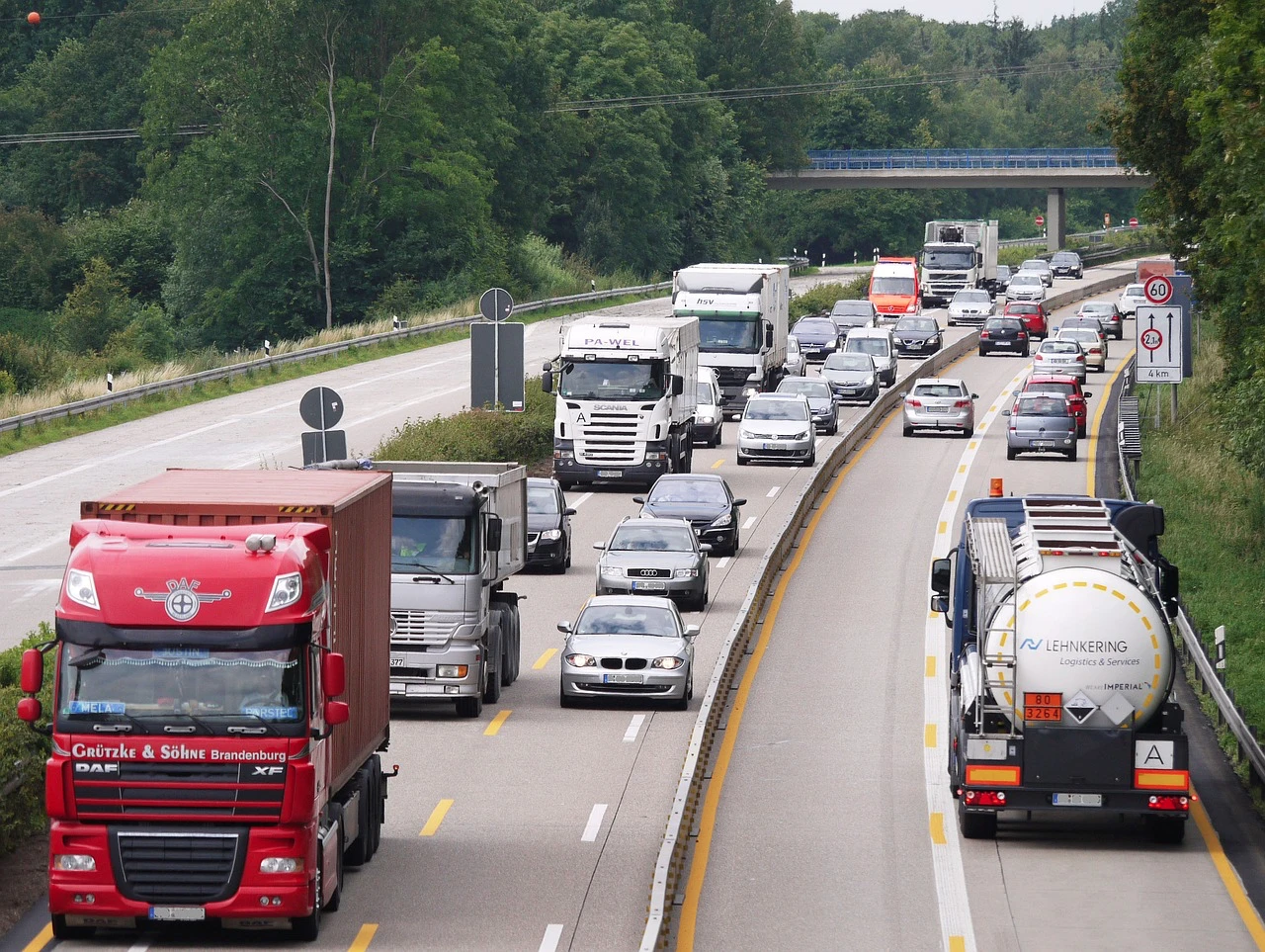 Átadták a 33. számú főút 2x2 sávra bővített újabb szakaszát