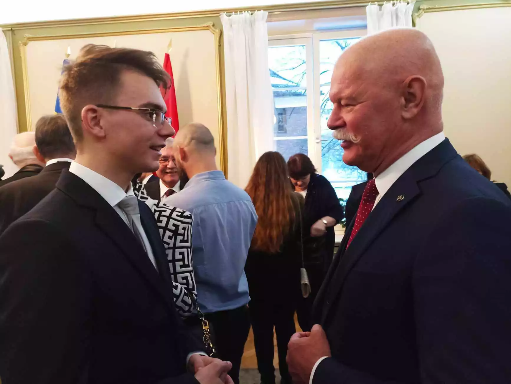 Történelmi pillanat, három magyar a Nobel-díj átadón