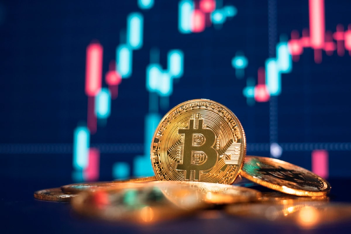 A BTC árfolyam a csúcs közelében, ez az érme is profitálhat a növekedésből