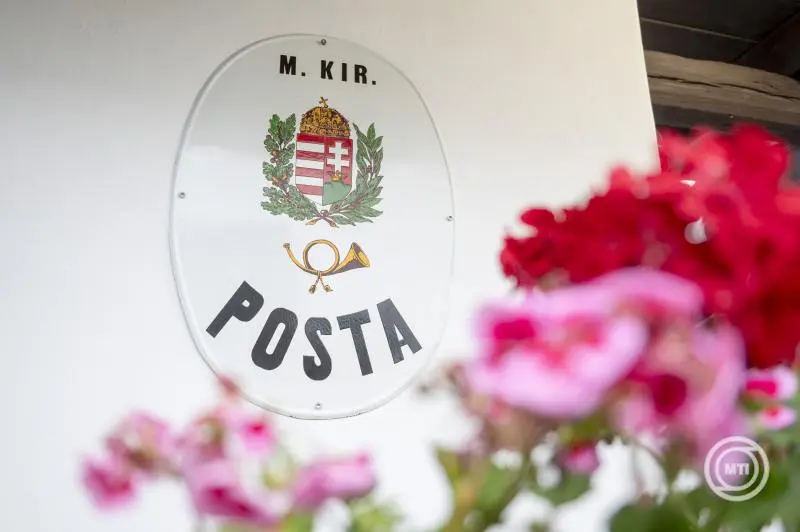 Nem emeli levélfeladási díjait a Magyar Posta