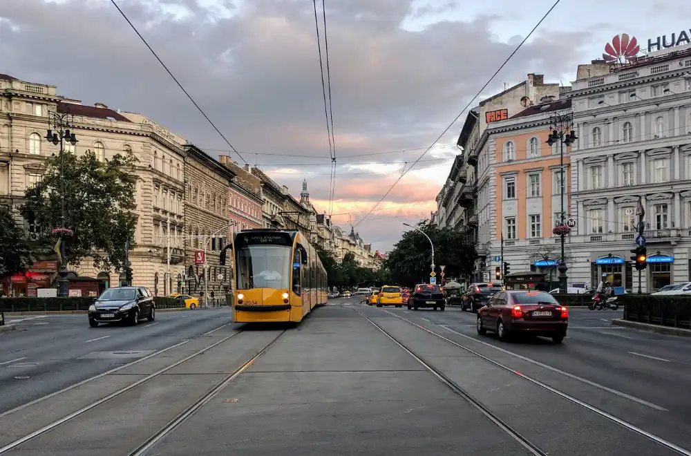 Túlélő üzemmódban működő társasházak: súlyos értékcsökkentő tényező egy ingatlaneladásnál a rossz állapotú épület