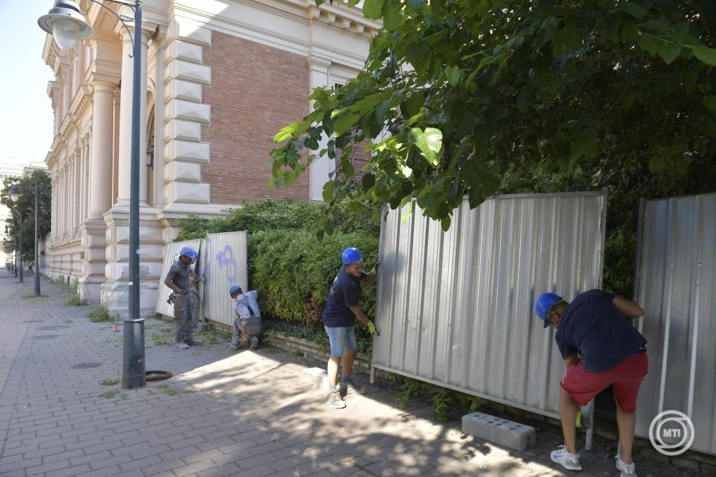 A lakóépületeket is rendbe teszi az ÉKM a rádiótömb bontásánál