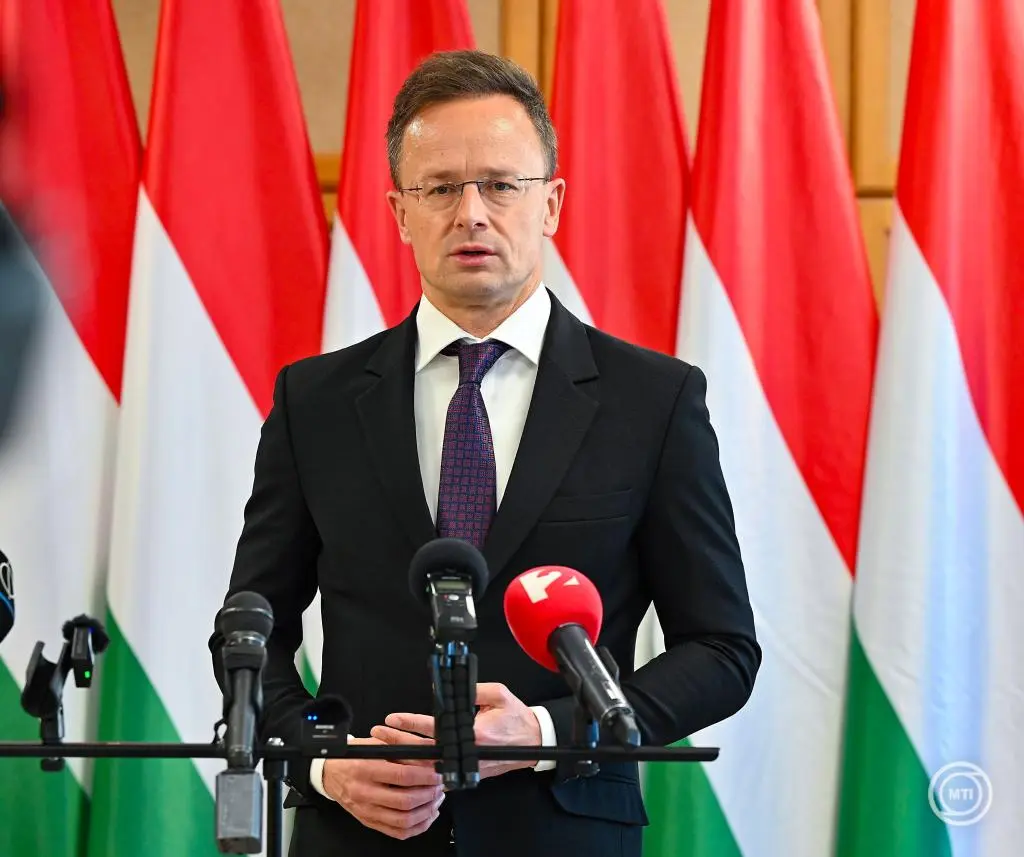 Szijjártó Péter: az elmúlt napokban jelentősen megnőtt az autóipar érdeklődése Magyarország iránt