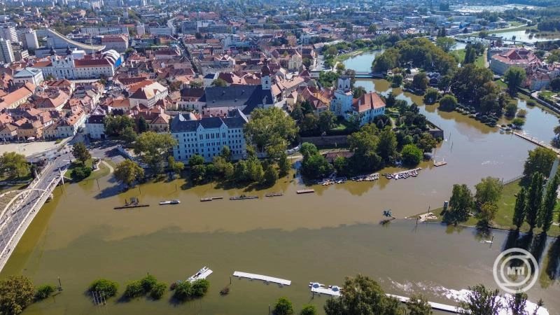 Áder János: az árvíz és az aszály elleni védekezéshez megfelelő infrastruktúra kell