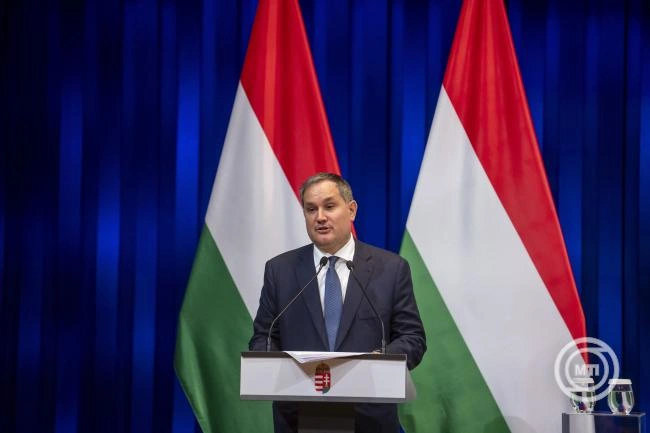 Benyújtotta a 2026. évi költségvetési törvényjavaslatot a nemzetgazdasági miniszter