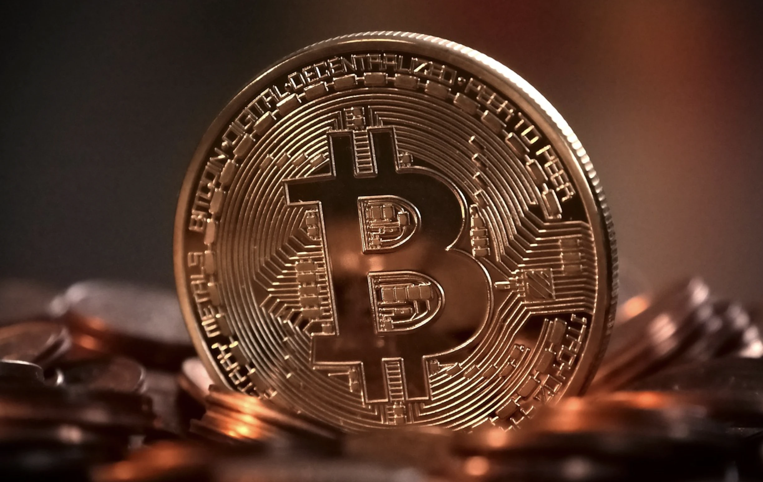 A Bitcoin árfoyama már idén 200 ezer dollár lehet – és az arany is visszatér a csúcsra