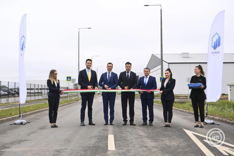 Átadták Debrecenben a kkv-park első ütemét