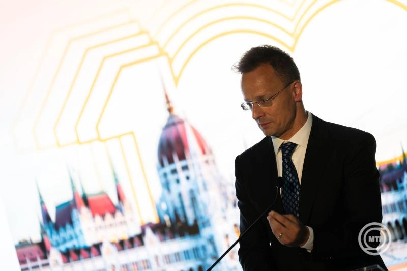 Szijjártó Péter: új energiaforrásokat kell bevonni, nem a meglévőket lecserélni