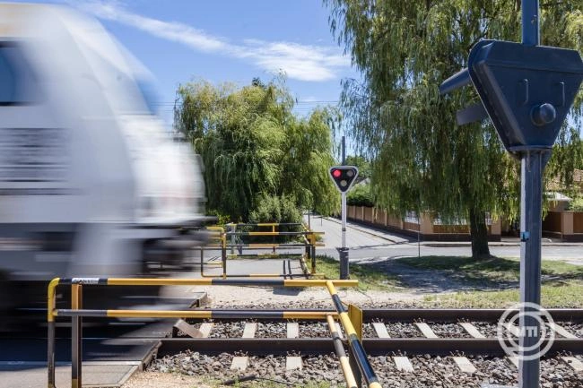 Kiterjesztik a Véda kamerarendszert a vasúti átjárókra is